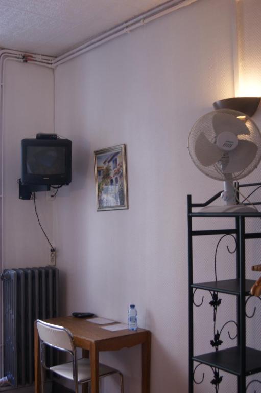 Hotel Innova Cardabella Avignon Room photo
